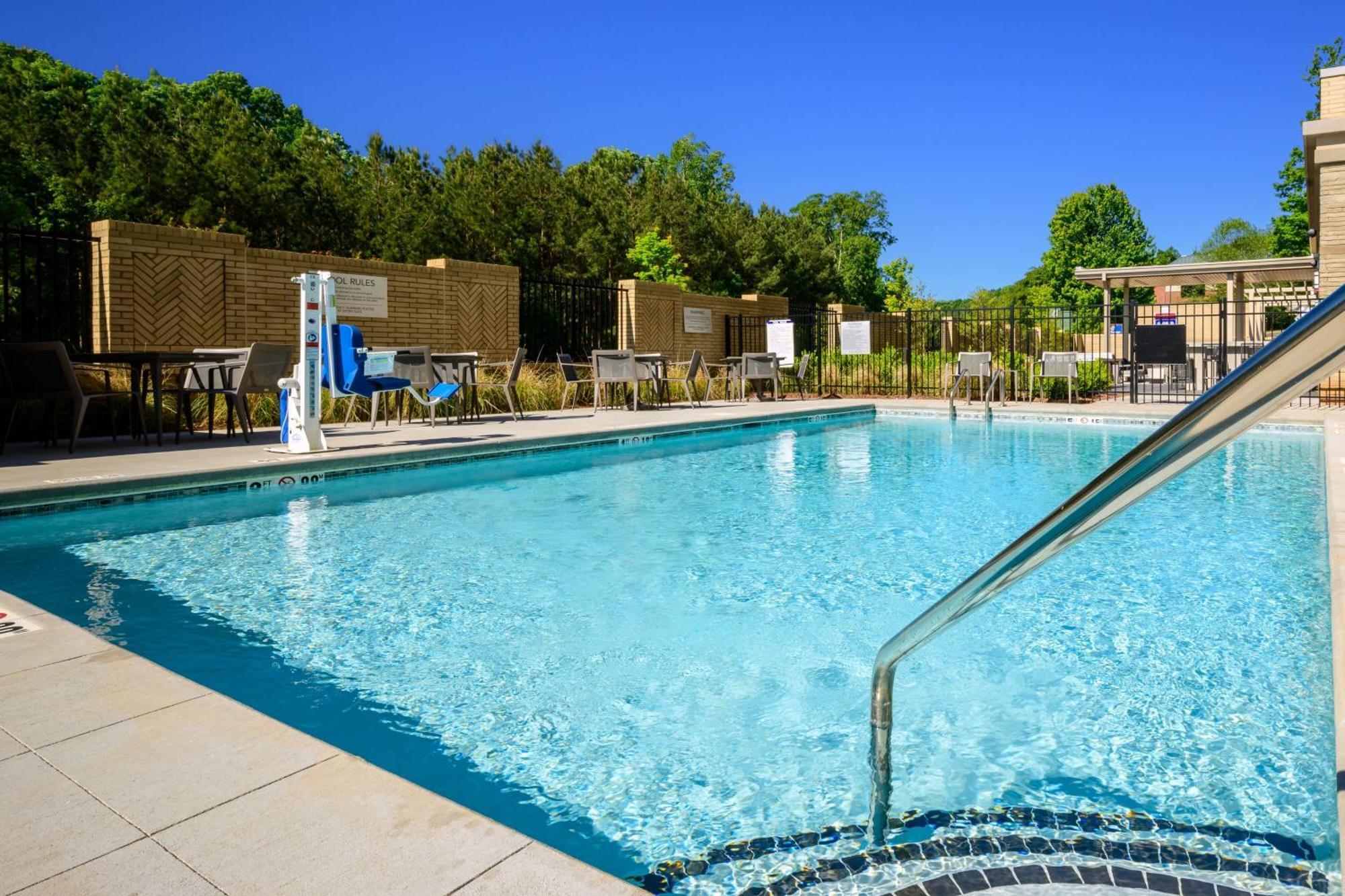 Courtyard By Marriott Raleigh Cary Crossroads Hotel Kültér fotó