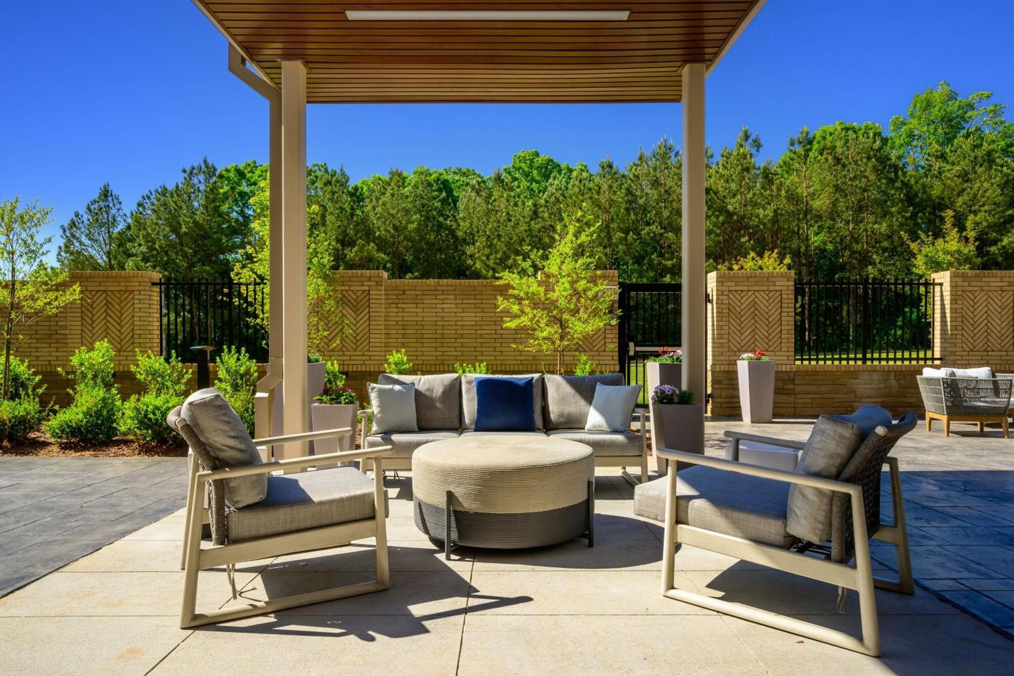 Courtyard By Marriott Raleigh Cary Crossroads Hotel Kültér fotó