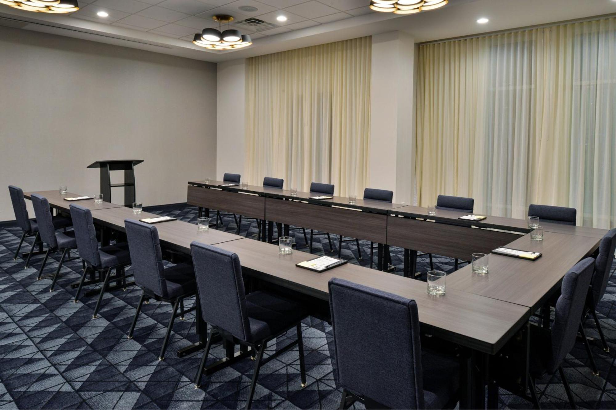 Courtyard By Marriott Raleigh Cary Crossroads Hotel Kültér fotó