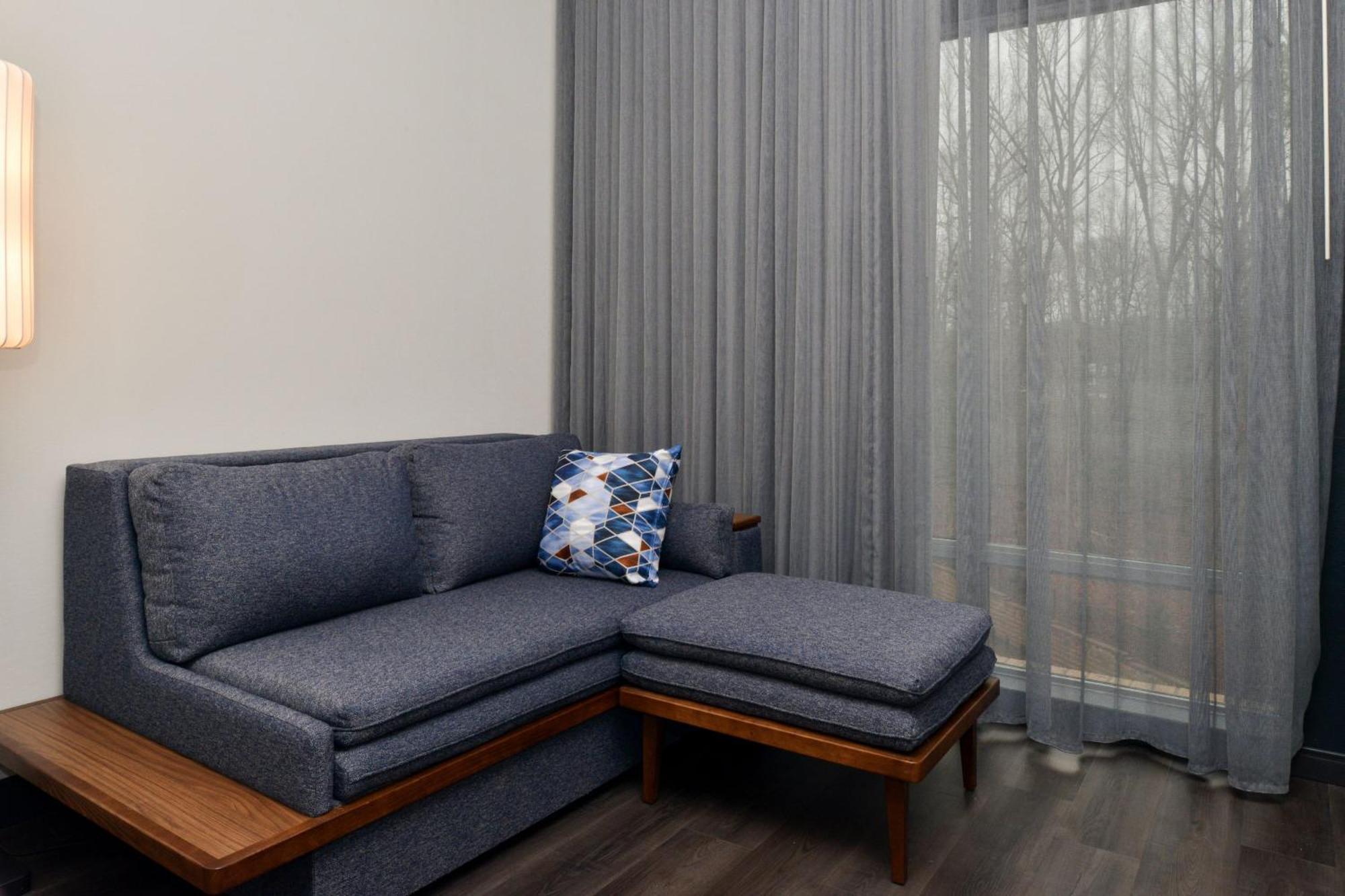 Courtyard By Marriott Raleigh Cary Crossroads Hotel Kültér fotó